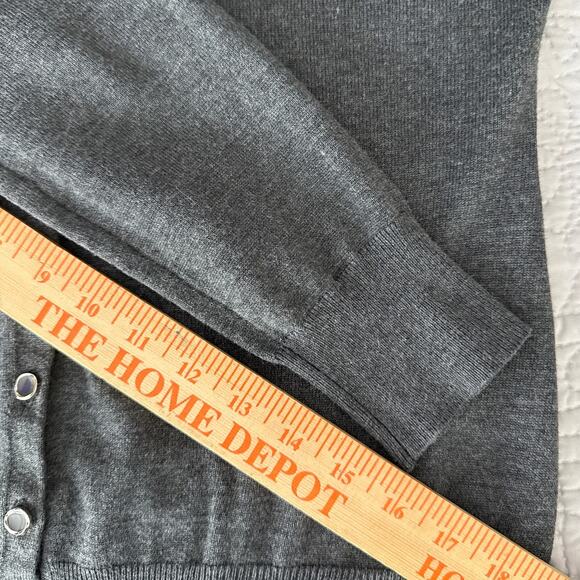 Melrose Chic Button Front Cardigan Sweater Top Staple Classic Gray Size Large - Picture 8 of 8